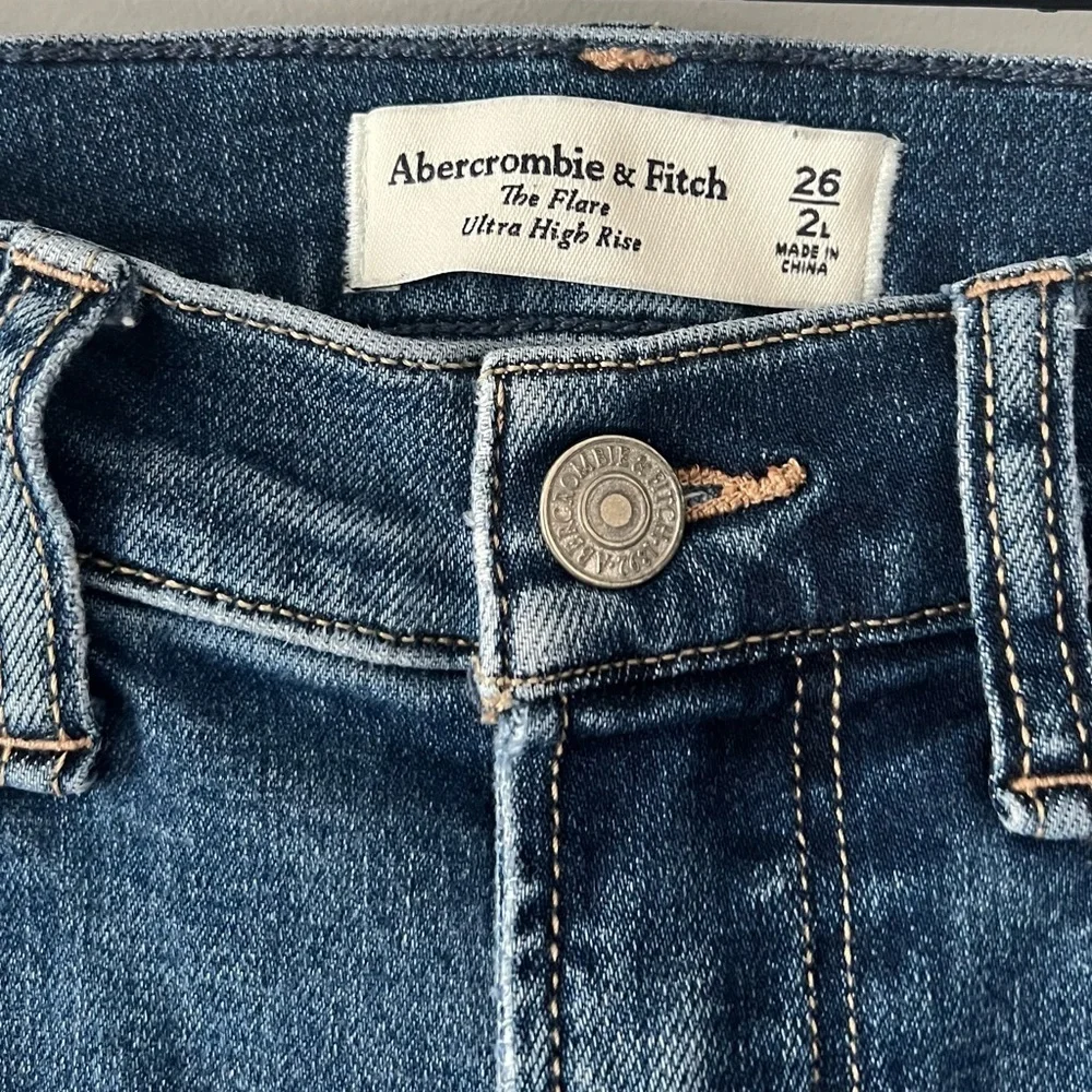 Abercrombie & Fitch The Flare Ultra High Rise Denim | Medium Wash | Size 2L